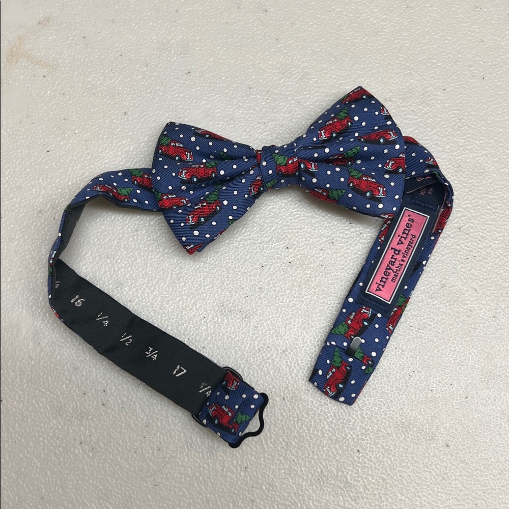 Vineyard vines clip on bowtie